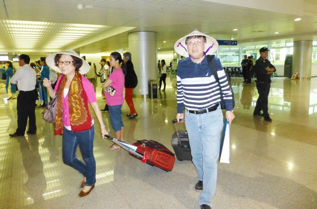 Tourists change destination from Thailand to Viet Nam