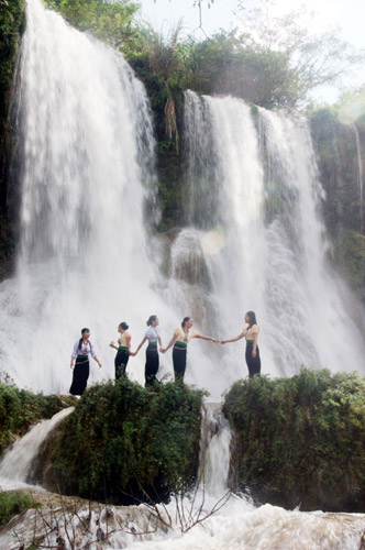 Hang Thẩm Tét Toòng huyền ảo